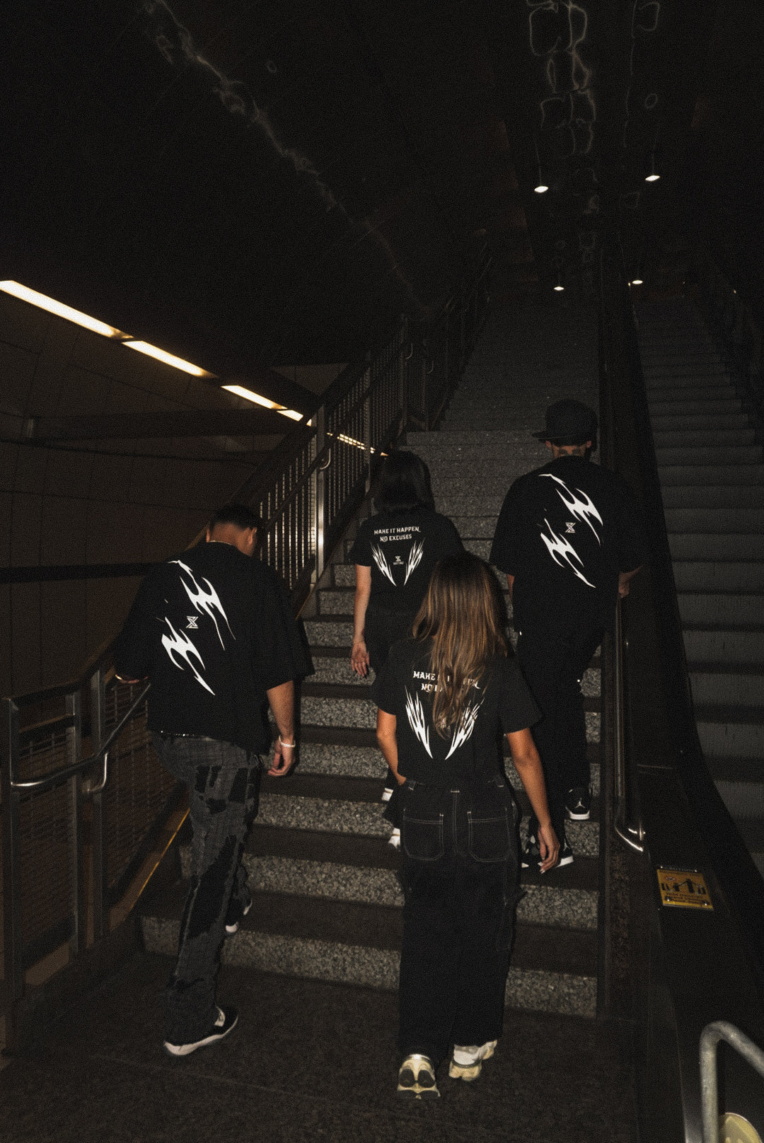 C0RRUT3D 父 CROP TEE WOMEN’S - X0TIKZ
