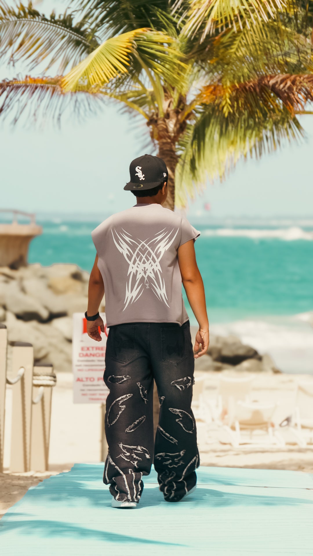 Boxy Sleeveless Tee - X0TIKZ